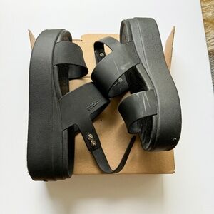 Crocs Brooklyn Low Wedge Black 6M